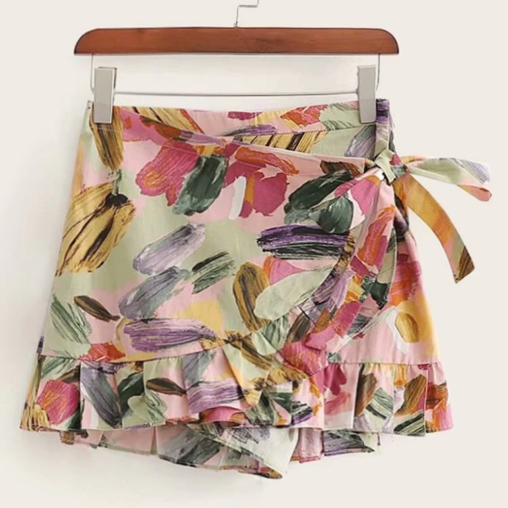 Floral shorts/skirt